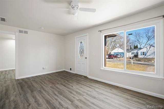 22027 Springbrook Ave - Photo 2 of 13