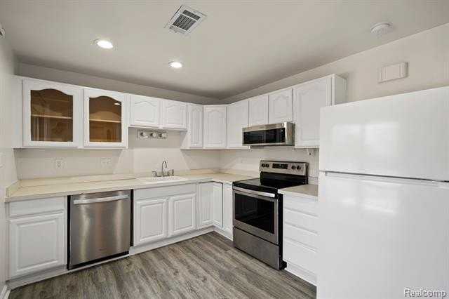 22027 Springbrook Ave - Photo 5 of 13