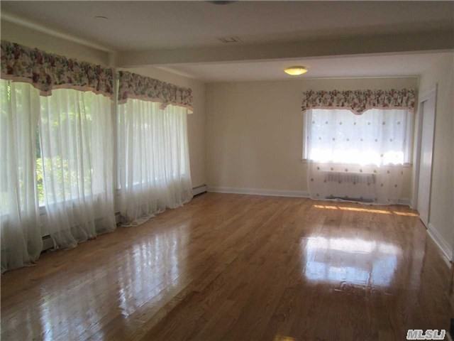 42 Nassau Dr - Photo 3 of 9