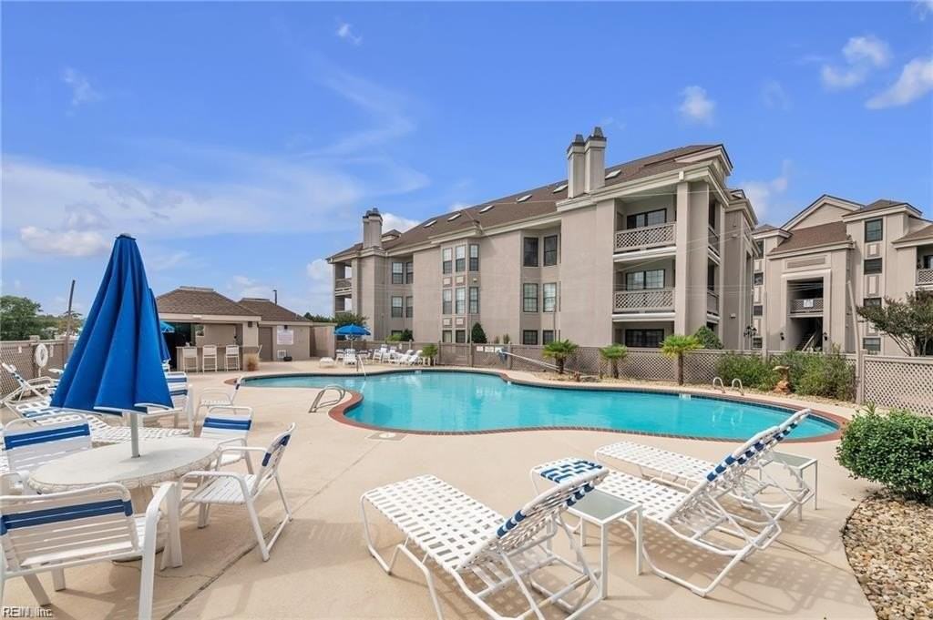 417 Harbour Pt - Photo 5 of 36