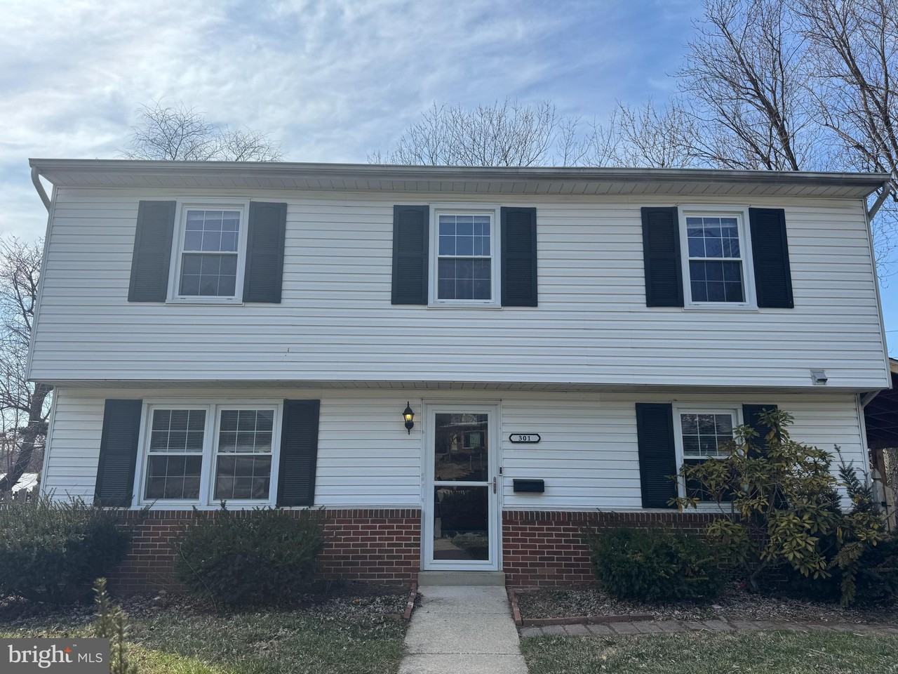 301 Oak Lane Court - Photo 2 of 35