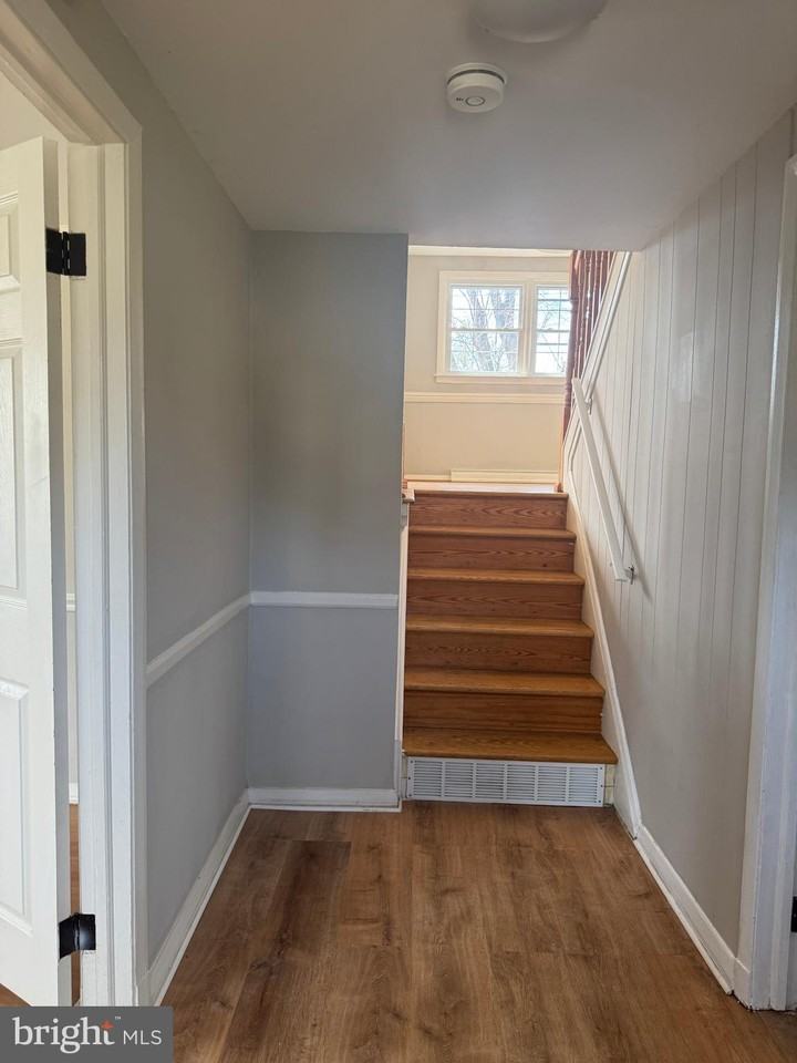 301 Oak Lane Court - Photo 4 of 35