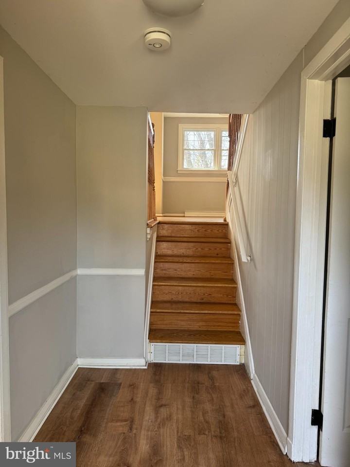 301 Oak Lane Court - Photo 5 of 35