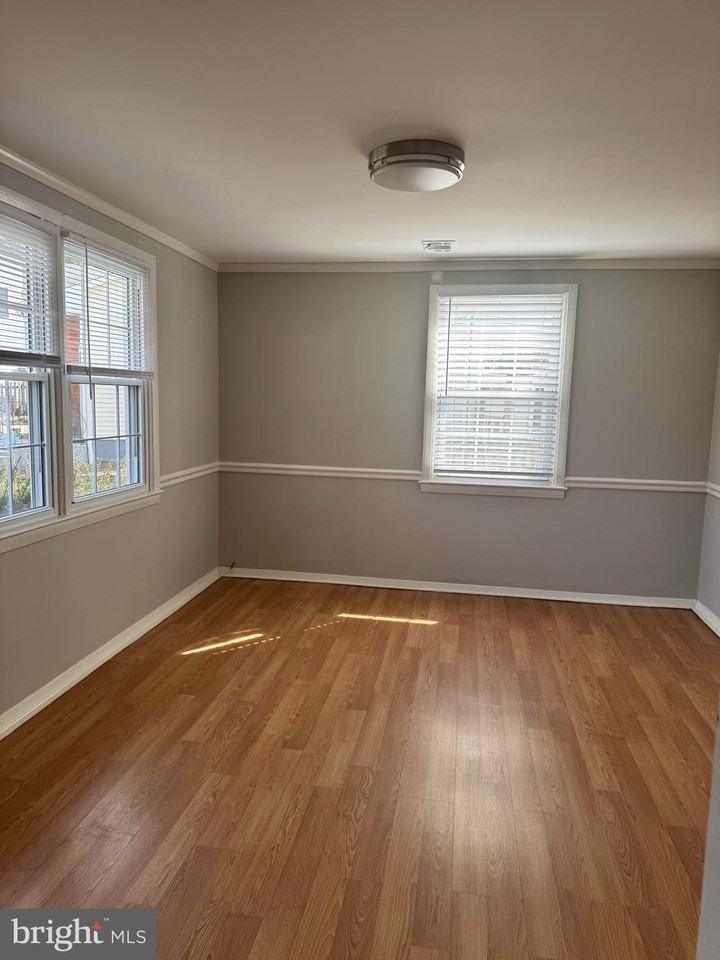 301 Oak Lane Court - Photo 6 of 35