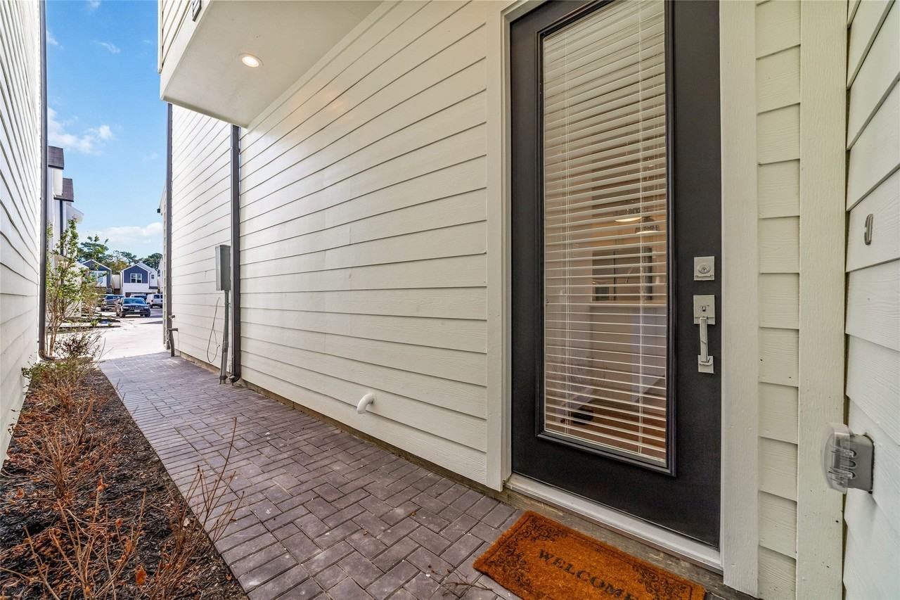 6003 Haring Ln - Photo 4 of 24