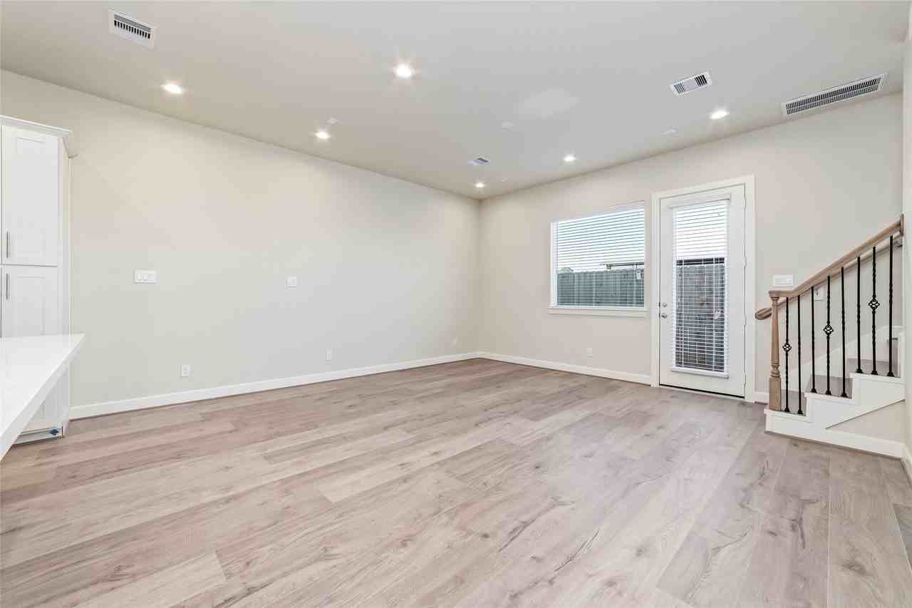 6003 Haring Ln - Photo 5 of 24