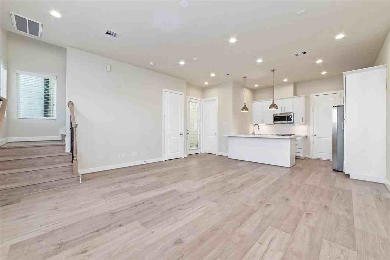 6003 Haring Ln - Photo 6 of 24