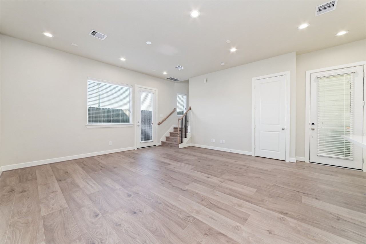 6003 Haring Ln - Photo 7 of 24