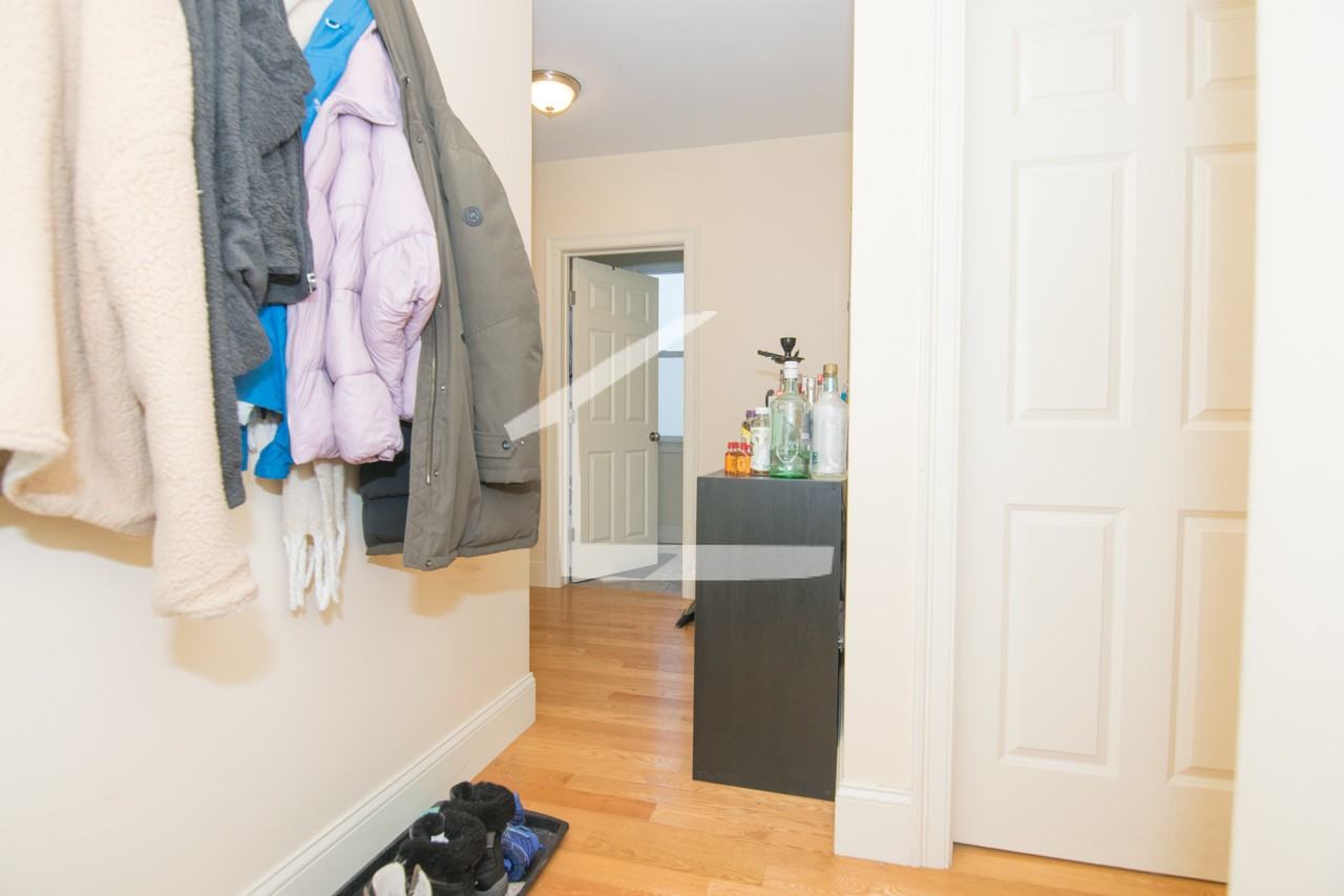 35 Pratt St #1 - Photo 3 of 15