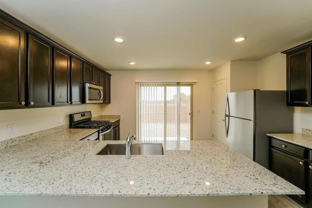 12946 N Ong Dr - Photo 5 of 15