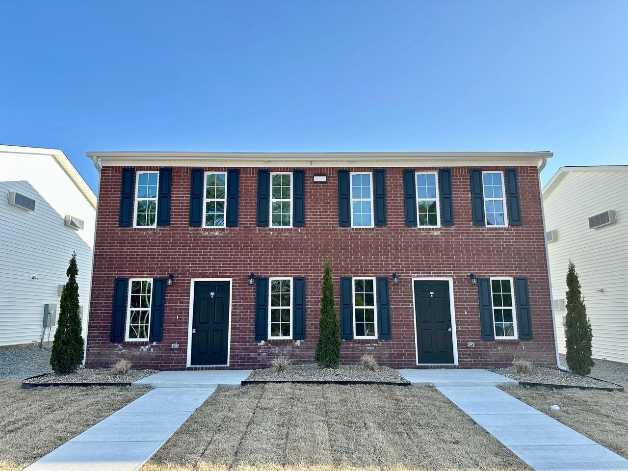 410 SE 3rd St - Photo 2 of 14