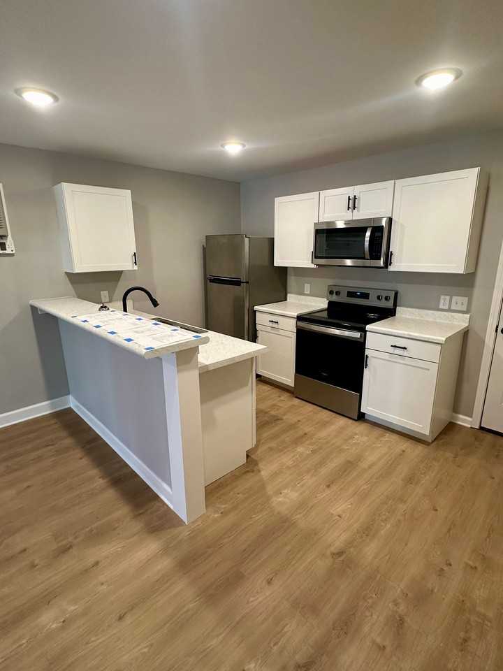 410 SE 3rd St - Photo 3 of 14