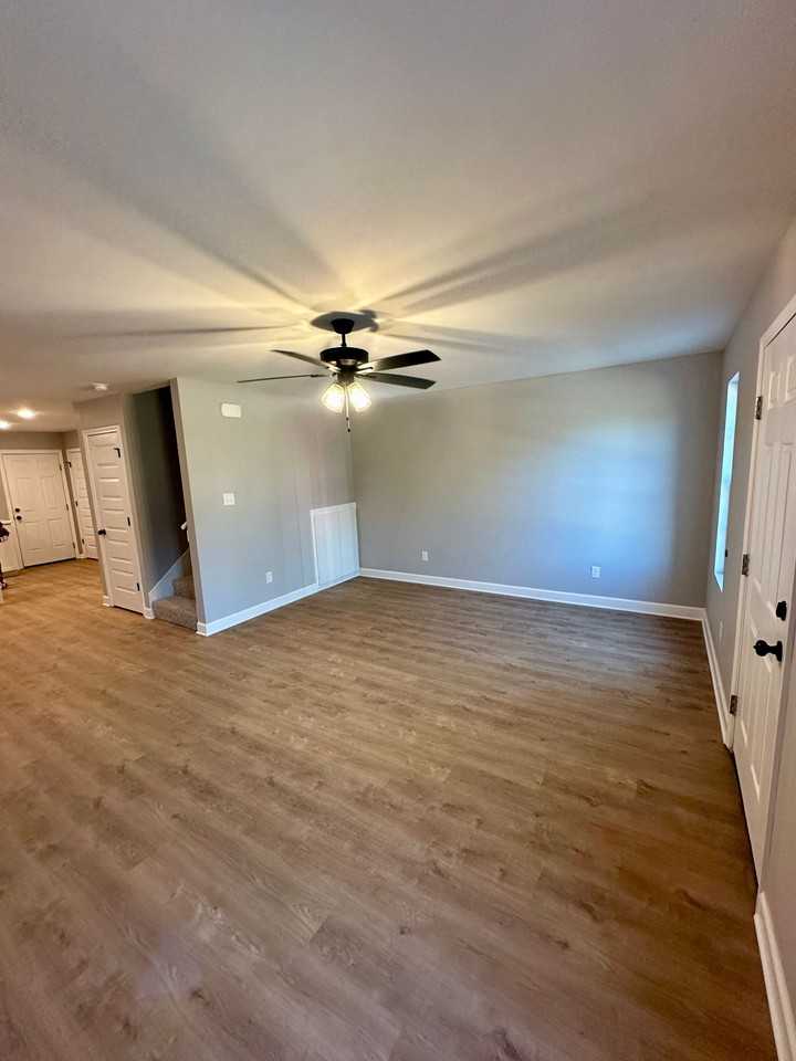 410 SE 3rd St - Photo 7 of 14