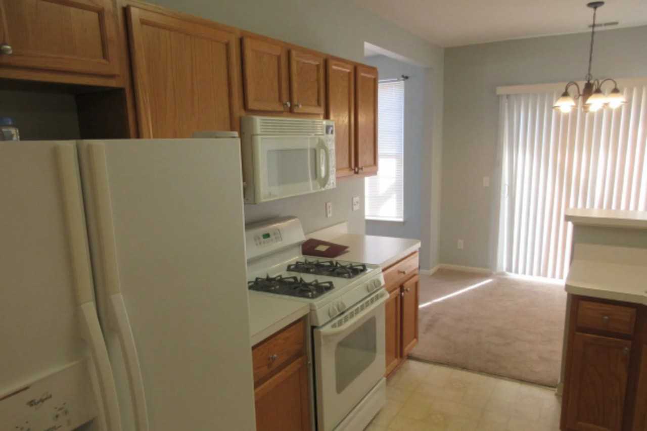 538 Dockside Cir - Photo 2 of 22