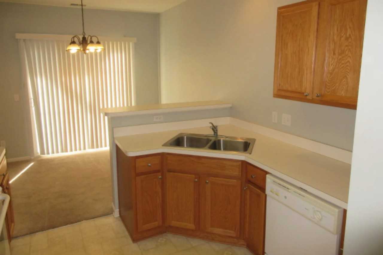 538 Dockside Cir - Photo 3 of 22