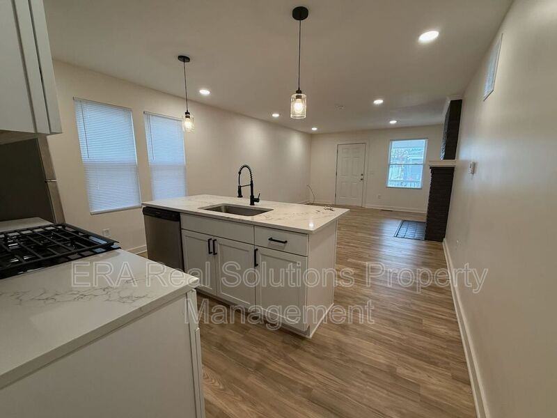 847 Heyl Ave - Photo 3 of 15