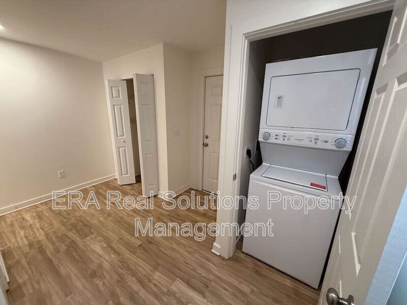 847 Heyl Ave - Photo 5 of 15