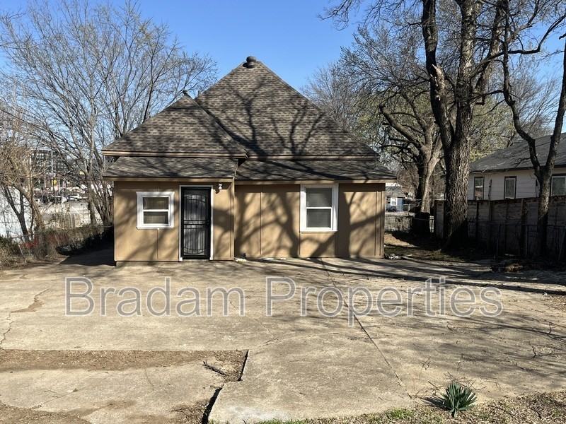 1120 S Yorktown Ave - Photo 2 of 2