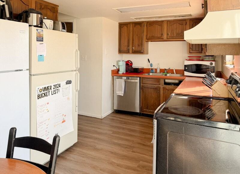 1539 Secrest Ct - Photo 3 of 5
