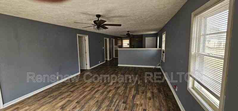 1806 Harris St - Photo 3 of 13