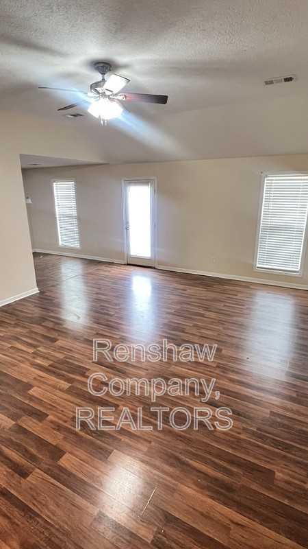 111 Enfield Cv - Photo 2 of 19