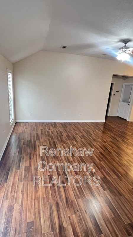 111 Enfield Cv - Photo 3 of 19