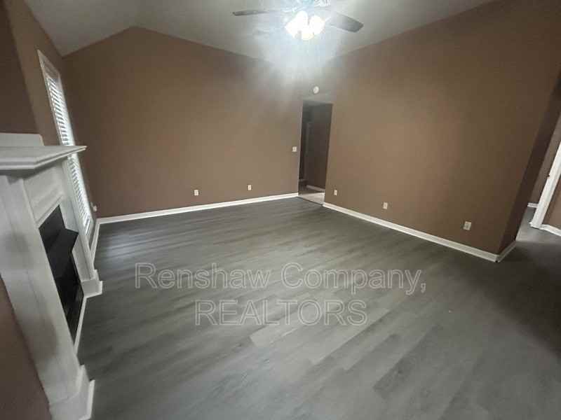 100 Long Meadow Dr - Photo 3 of 14
