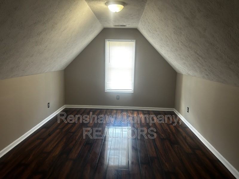 123 Oxford Dr - Photo 3 of 15