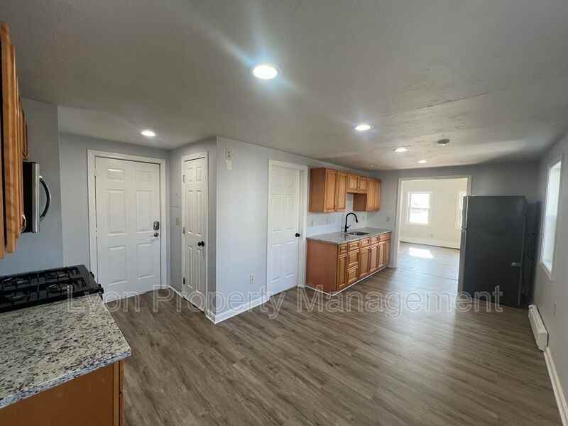 12 Clark Ct #1L - Photo 3 of 8