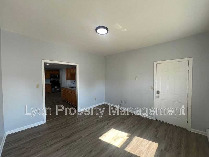 12 Clark Ct #1L - Photo 5 of 8