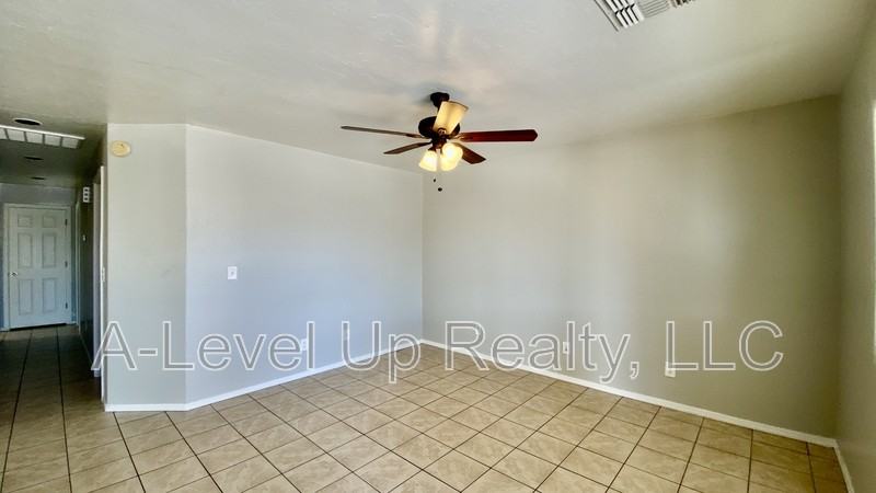 913 E 34th St #1 - Photo 4 of 25