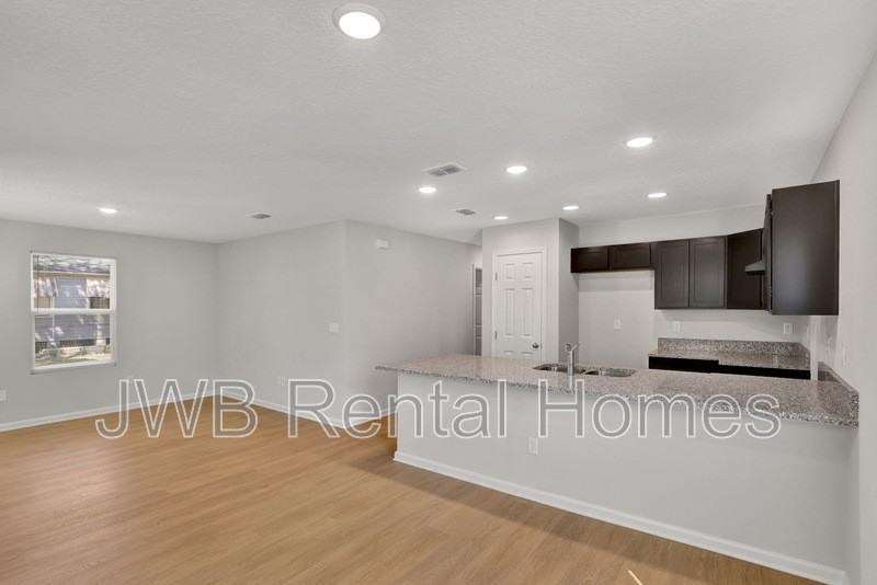 1601 E 14th St - Photo 3 of 16