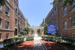 featured image of 624 W Barry Ave #2W
