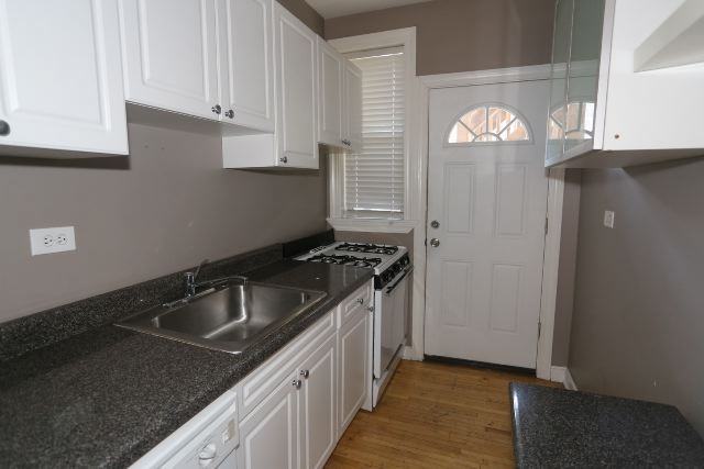 624 W Barry Ave #2W - Photo 3 of 19