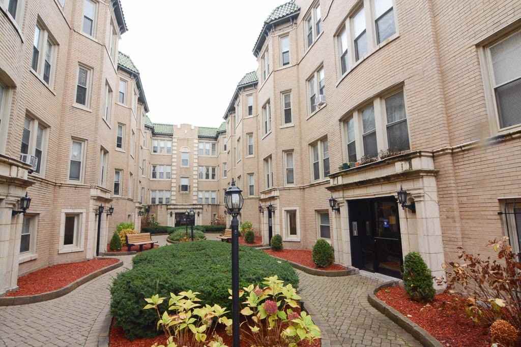 4233 N Paulina St #1W