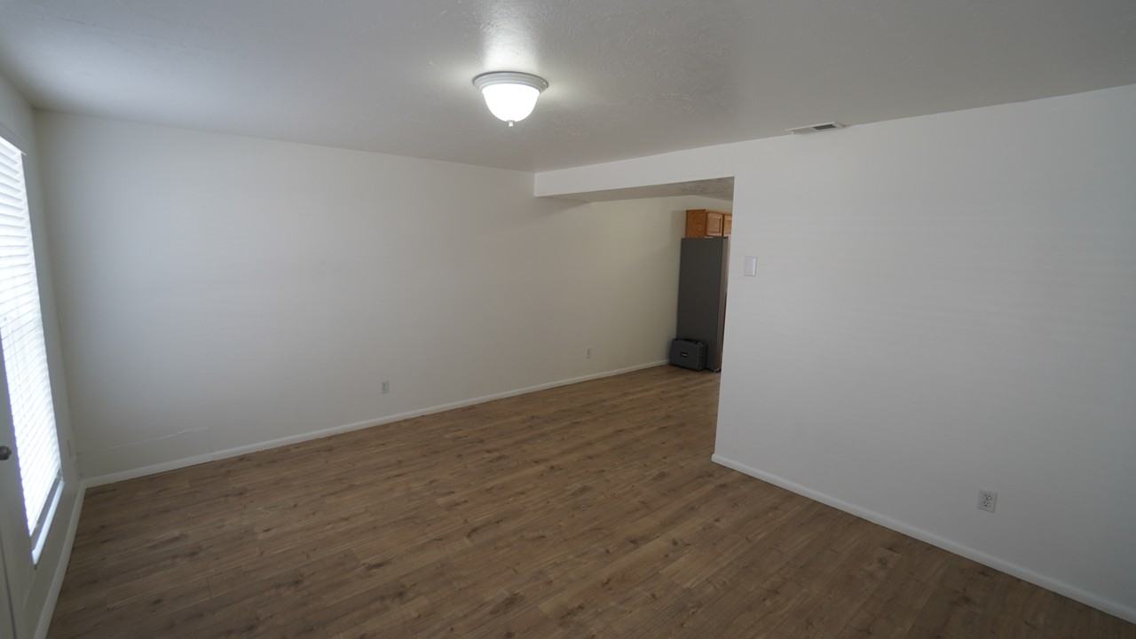 1289 E Gordon Ave - Photo 3 of 17