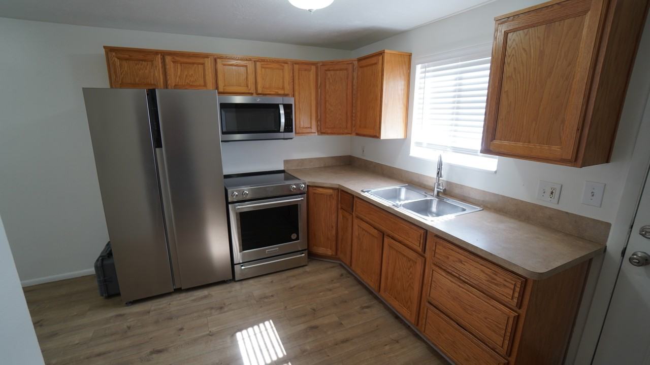 1289 E Gordon Ave - Photo 7 of 17