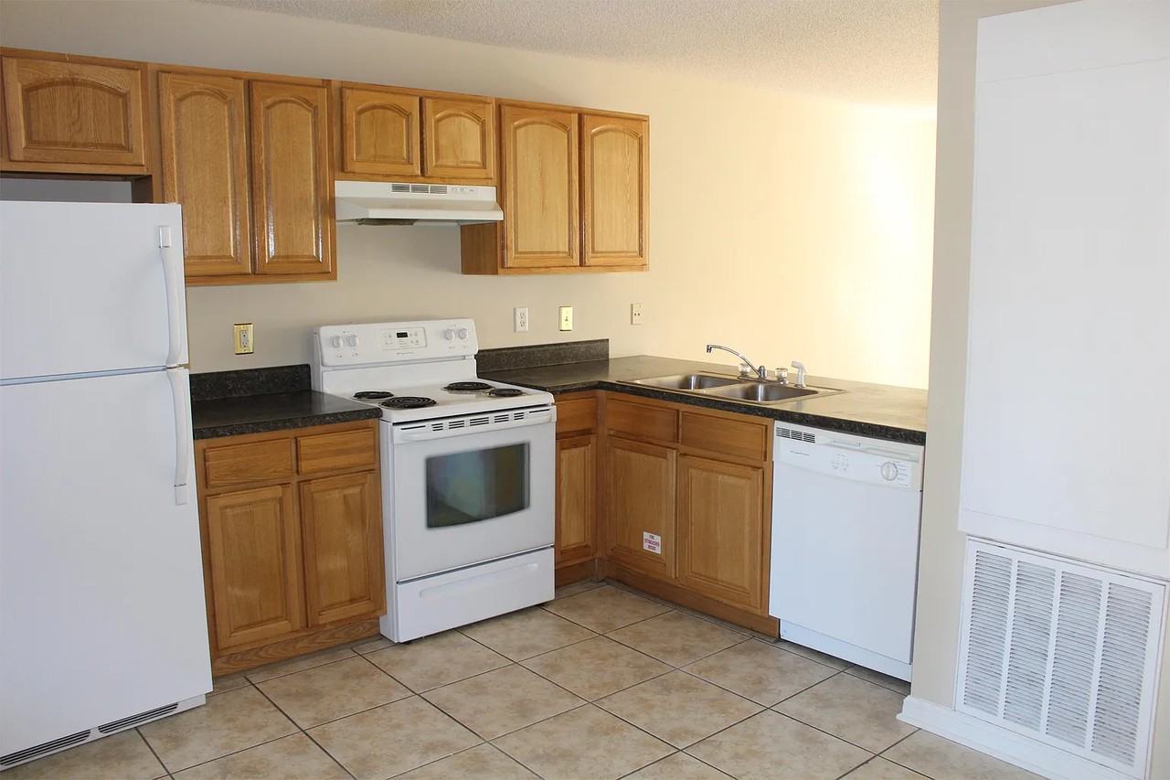 2529 Hilltop Dr - Photo 2 of 5