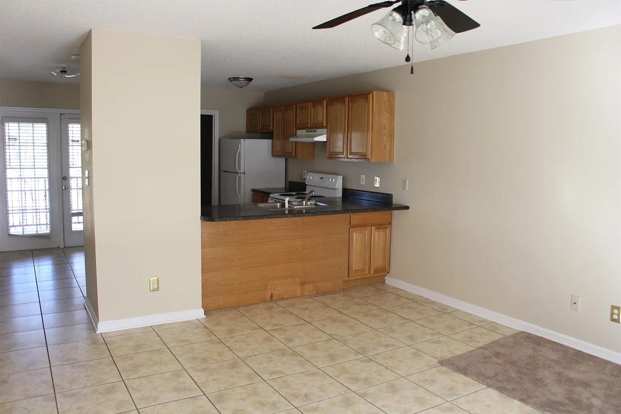 2529 Hilltop Dr - Photo 3 of 5