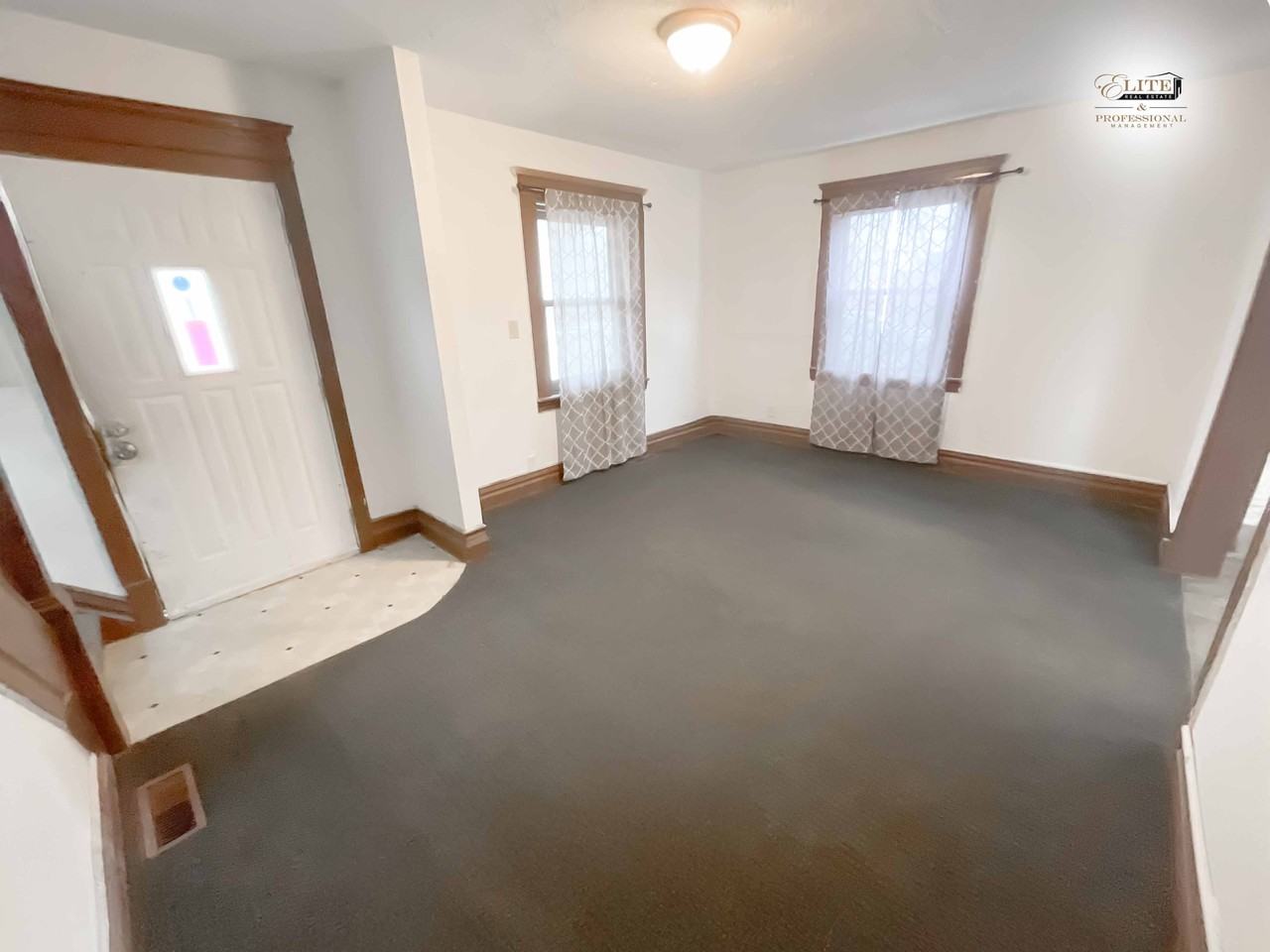 909 E Kalamazoo St - Photo 3 of 29