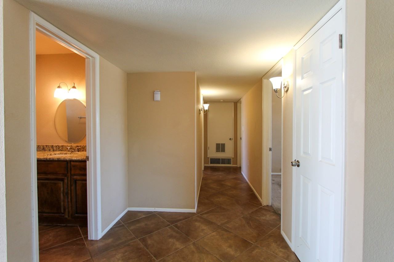 3213 N 69th Pl - Photo 6 of 32