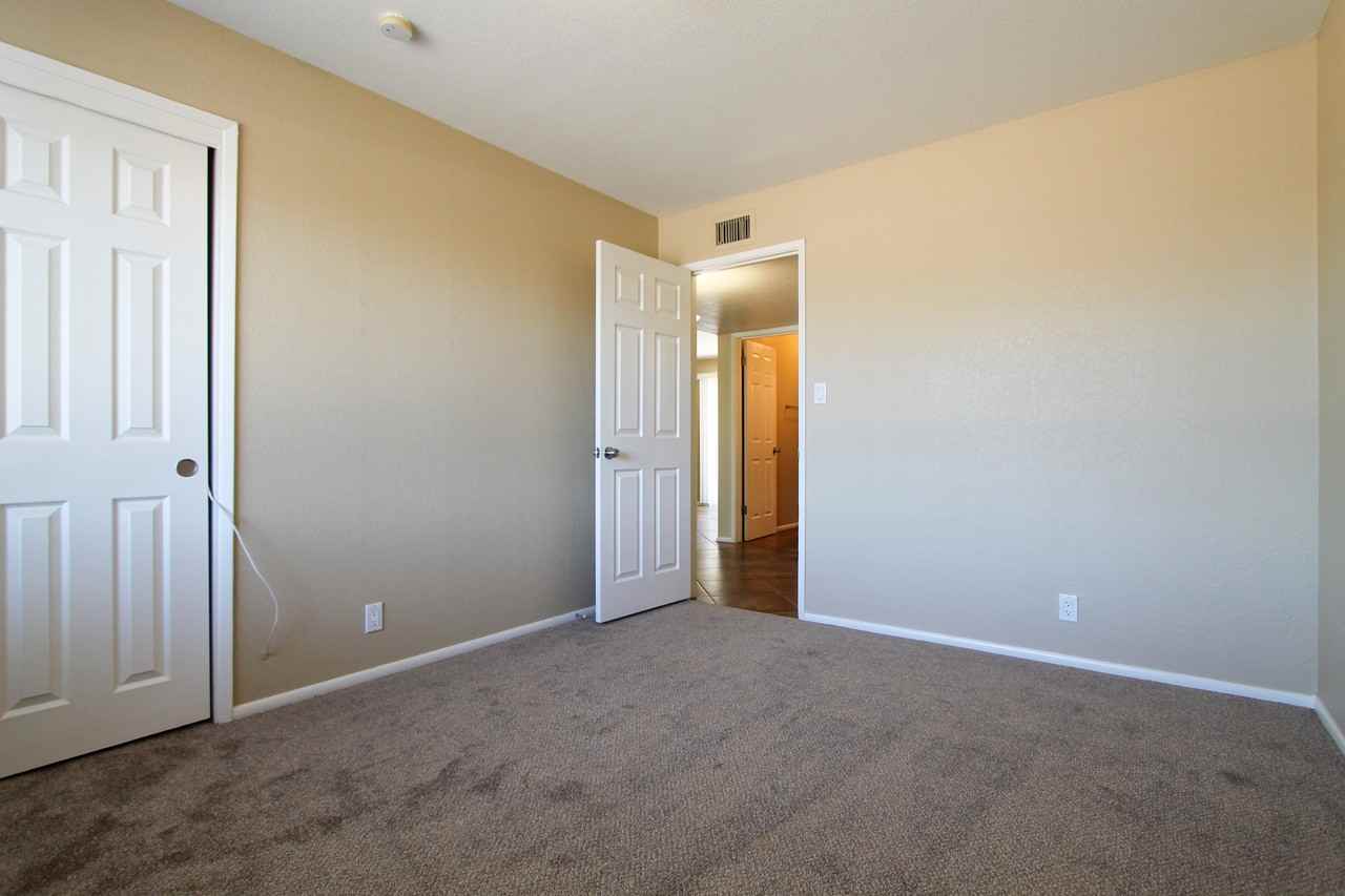 3213 N 69th Pl - Photo 7 of 32