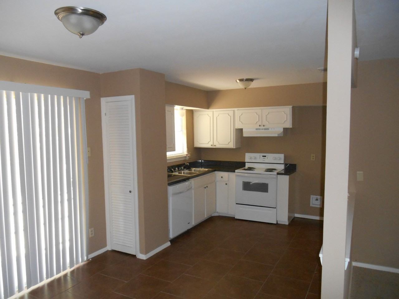 2509 Rutgers Dr - Photo 3 of 10
