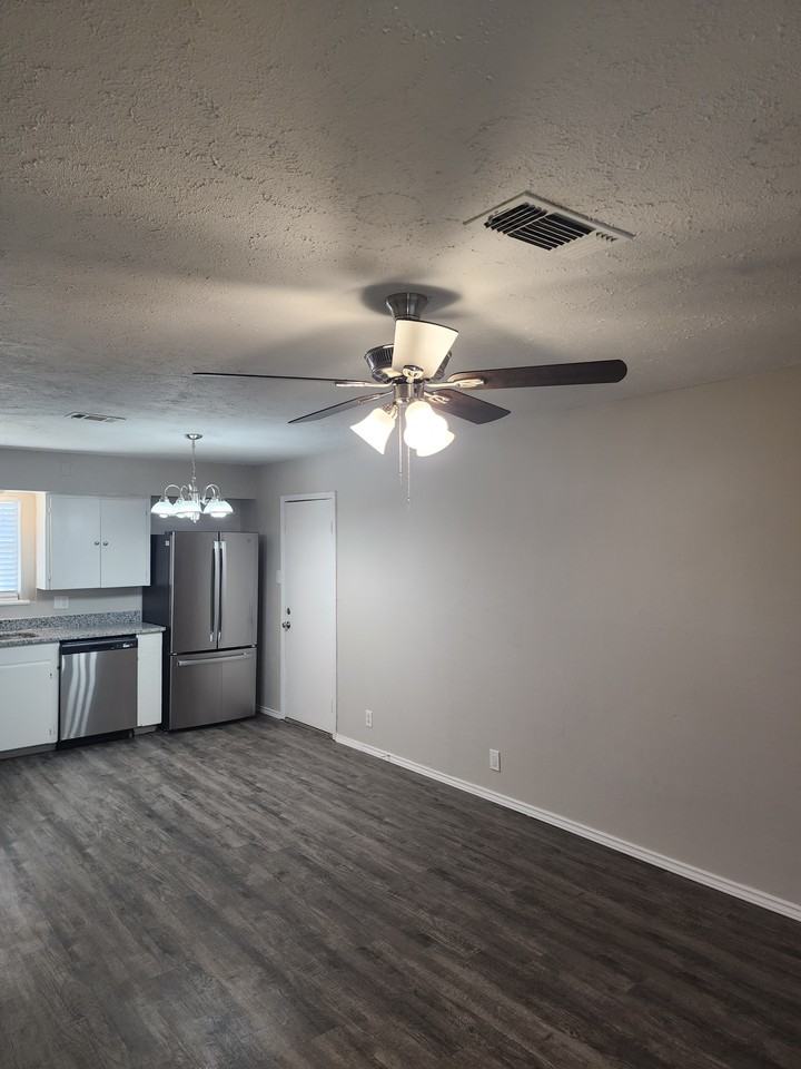 5562 Norris St - Photo 2 of 32