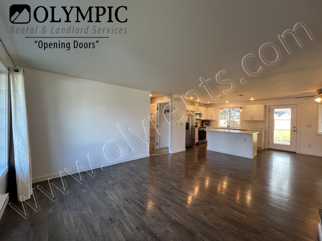 8724 Quinault Loop Ne - Photo 4 of 36