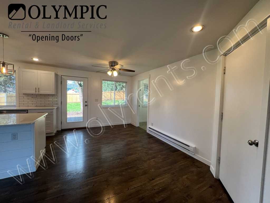 8724 Quinault Loop Ne - Photo 5 of 36