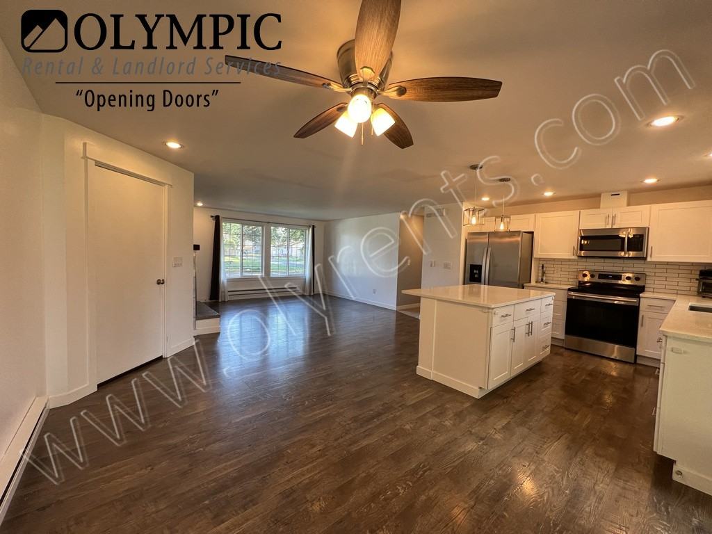 8724 Quinault Loop Ne - Photo 6 of 36