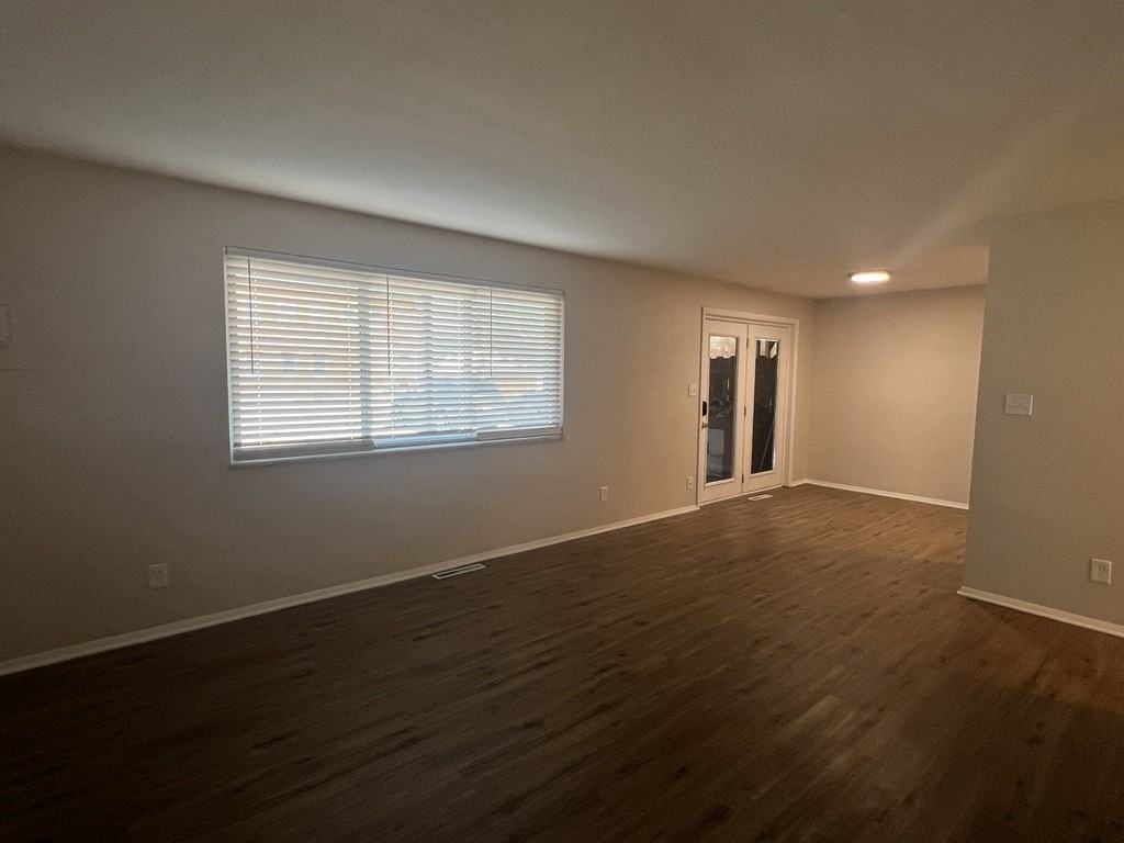 1001 E Pearl St - Photo 2 of 11