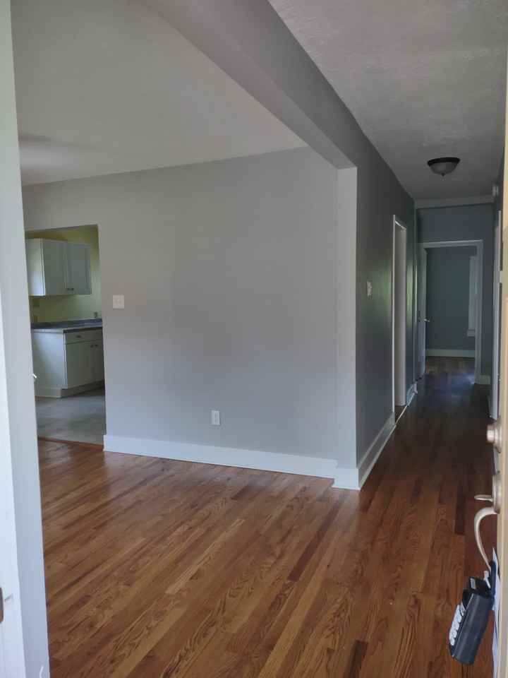 70 Lee St N - Photo 2 of 13