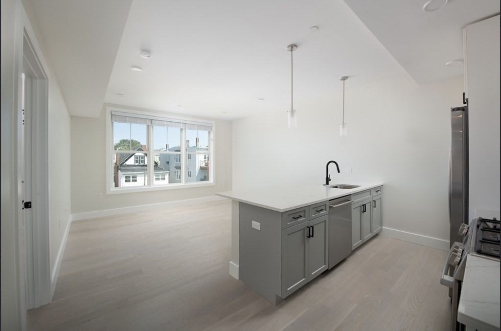 425 Border St #203 - Photo 2 of 21